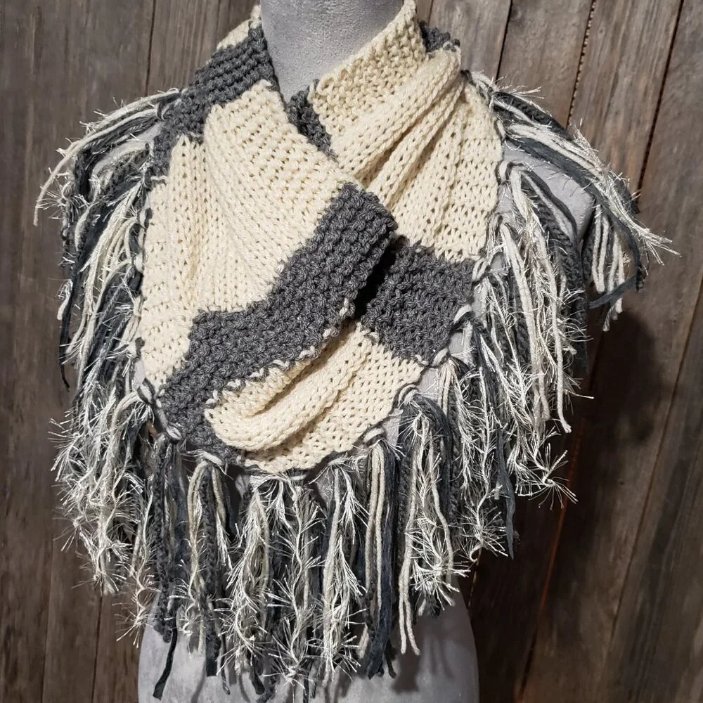 NEW Hand Knitted Cream Gray Boho Cowl Scarf Fringe Women's Cottage‎ Boho Western